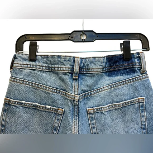 Zara High Waist Mom Jeans Light Wash Denim Size 4, 100% Cotton ✨ - Picture 4 of 8